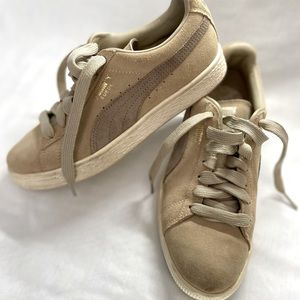 Puma suede women’s sneakers size 7.5
